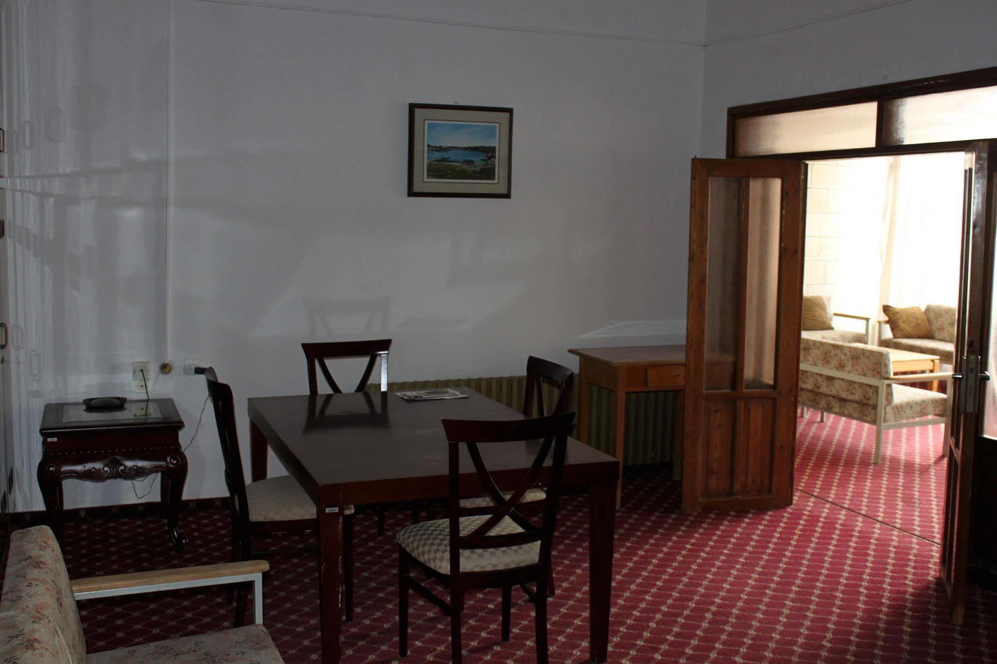 St Andrew'S Guesthouse - Рамалла Екстер'єр фото